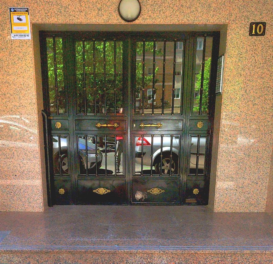 マドリードAcogedor Duplex Barrio Del Pilarアパートメント エクステリア 写真